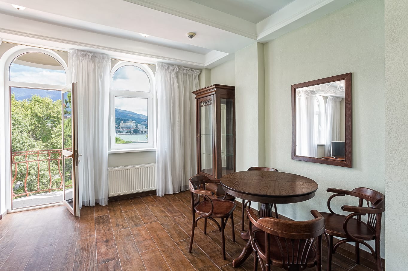 Ялта, Набережная Ялты, 2-комн., 51 м², с террасой/балконом